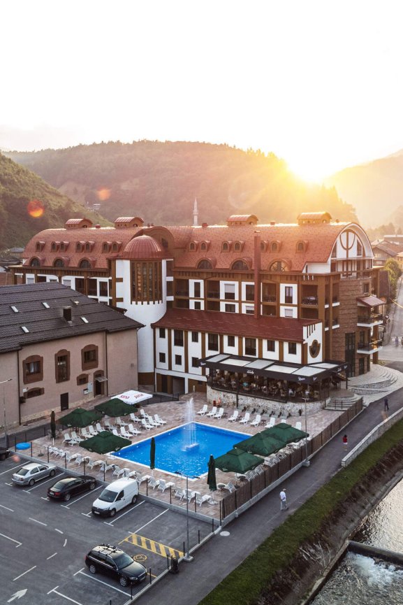 Naslovnica 1 Fasade Petrovic - Hotel Stari Grad Fojnica.jpg