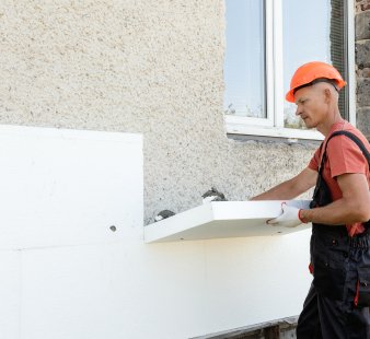 Naslovnica 6 Čovjek postavlja stiropor